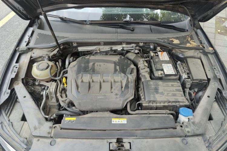 Used Volkswagen Magotan 2020 330TSI DSG Leading Model Engine Bay
