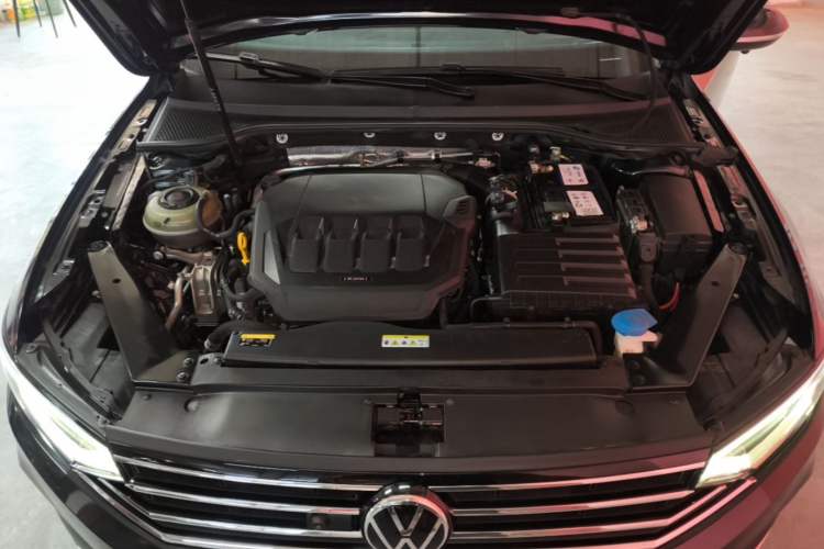 Used Volkswagen Magotan 2020 330TSI DSG Leading Model Engine Bay