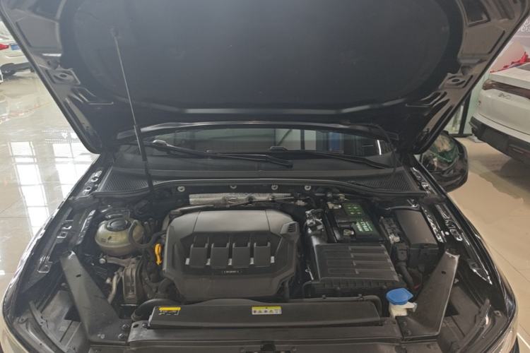 Used Volkswagen Magotan 2020 330TSI DSG Leading Model Engine Bay