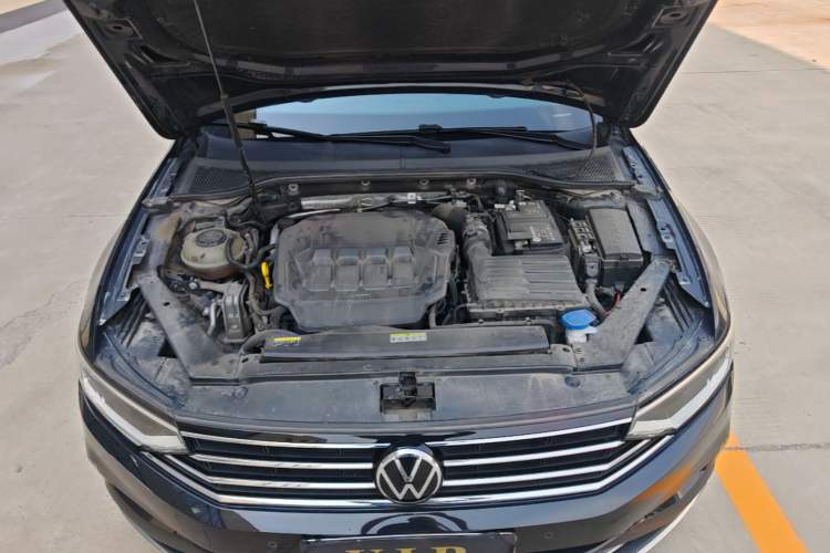 Used Volkswagen Magotan 2020 330TSI DSG Leading Model Engine Bay