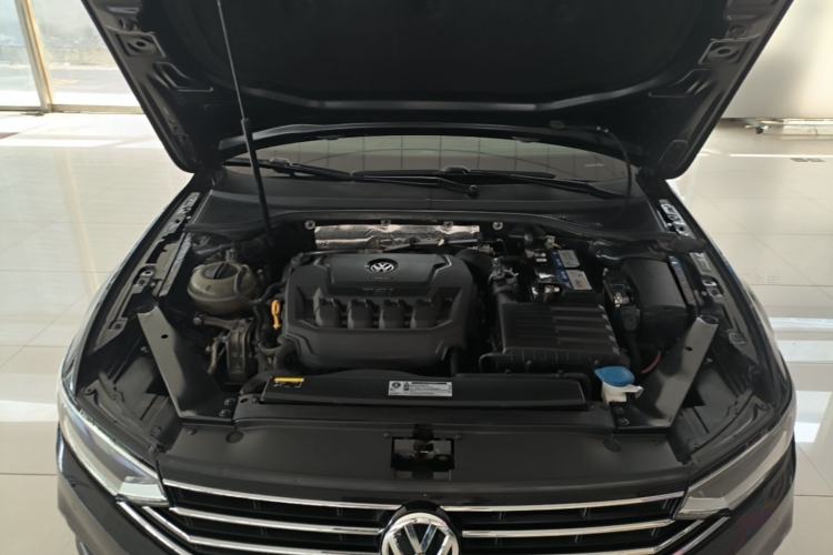 Used Volkswagen Magotan 2020 330TSI DSG Leading Model Engine Bay
