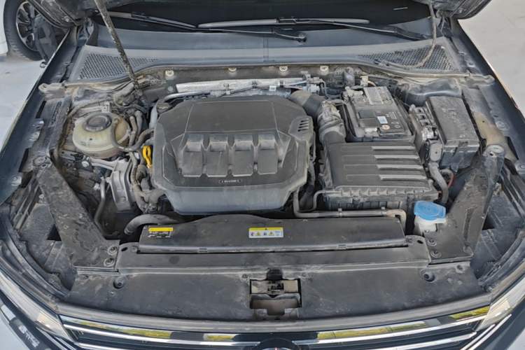 Used Volkswagen Magotan 2020 330TSI DSG Leading Model Engine Bay