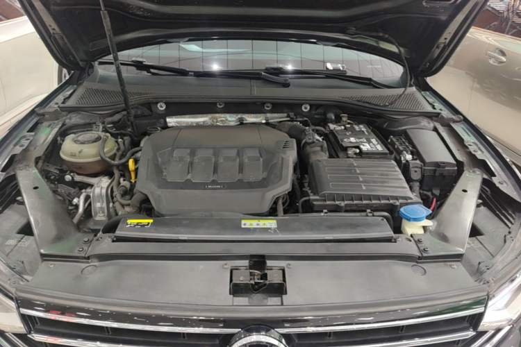 Used Volkswagen Magotan 2020 330TSI DSG Leading Model Engine Bay