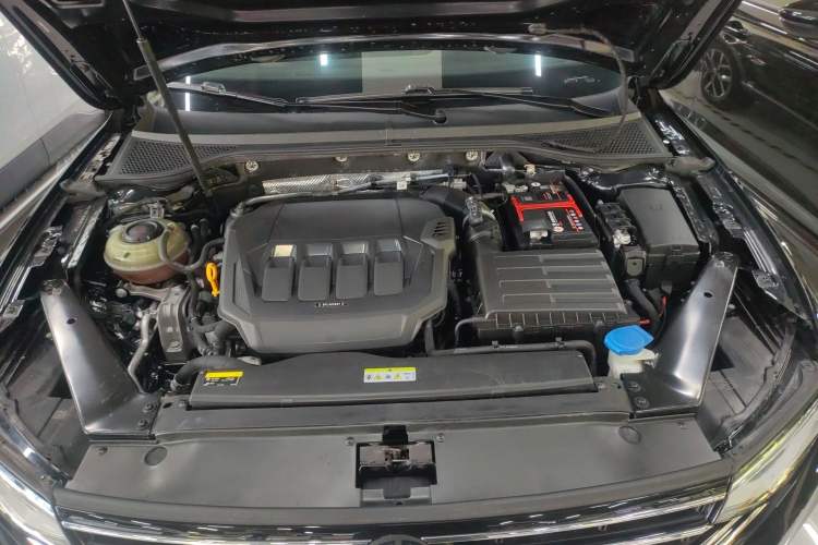 Used Volkswagen Magotan 2020 330TSI DSG Leading Model Engine Bay