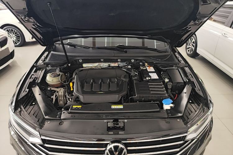Used Volkswagen Magotan 2020 330TSI DSG Leading Model Engine Bay