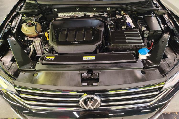 Used Volkswagen Magotan 2020 330TSI DSG Leading Model Engine Bay