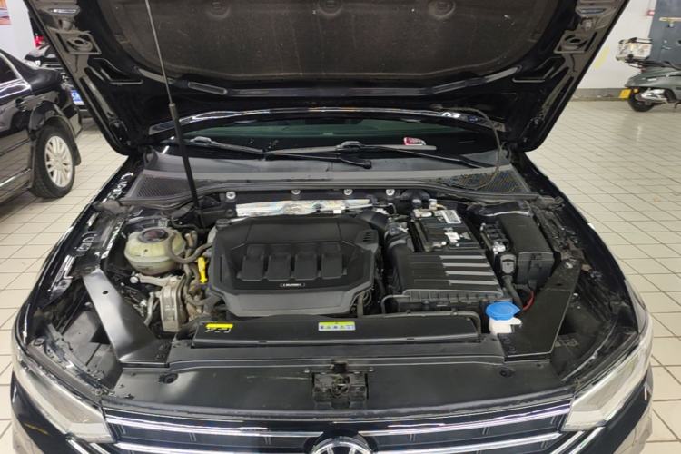 Used Volkswagen Magotan 2020 330TSI DSG Leading Model Engine Bay