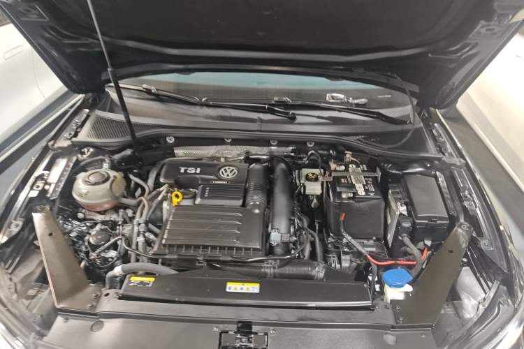 Used Volkswagen Magotan 2020 280TSI DSG Comfort Edition Engine Bay