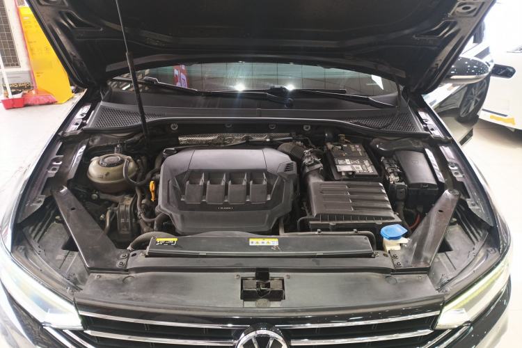 Used Volkswagen Magotan 2020 330TSI DSG Leading Model Engine Bay