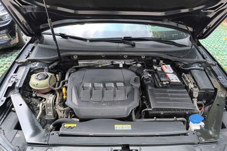 Used Volkswagen Magotan 2020 330TSI DSG Leading Model Engine Bay