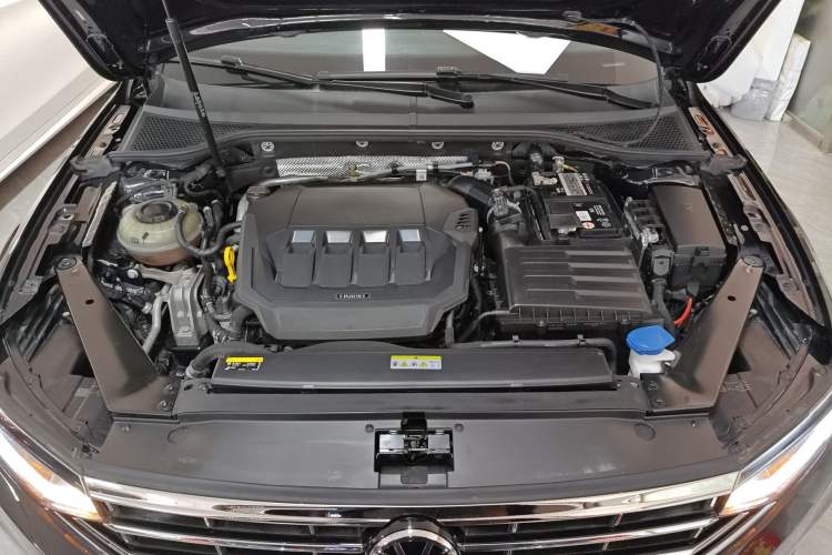 Used Volkswagen Magotan 2020 330TSI DSG Leading Model Engine Bay