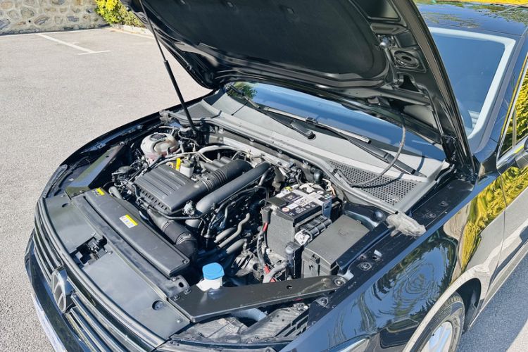 Used Volkswagen Magotan 2020 280TSI DSG Comfort Edition Engine Bay