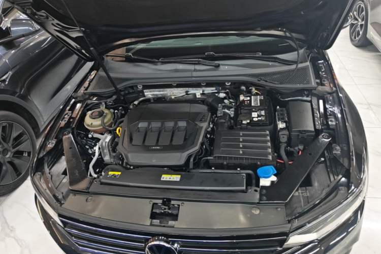 Used Volkswagen Magotan 2020 330TSI DSG Leading Model Engine Bay
