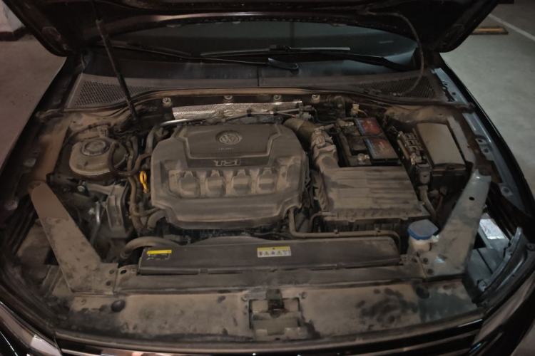 Used Volkswagen Magotan 2020 330TSI DSG Leading Model Engine Bay