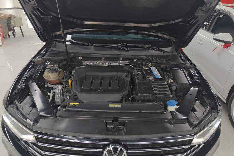 Used Volkswagen Magotan 2020 330TSI DSG Leading Model Engine Bay