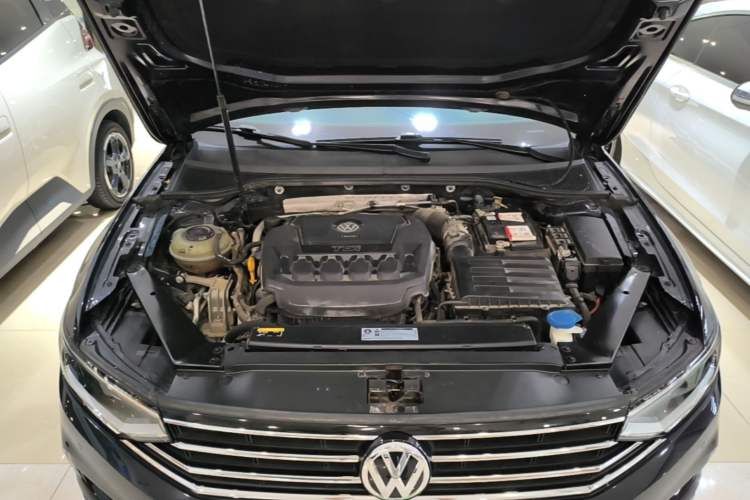 Used Volkswagen Magotan 2020 330TSI DSG Leading Model Engine Bay