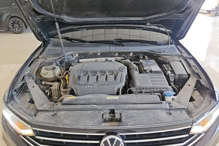 Used Volkswagen Magotan 2020 330TSI DSG Leading Model Engine Bay