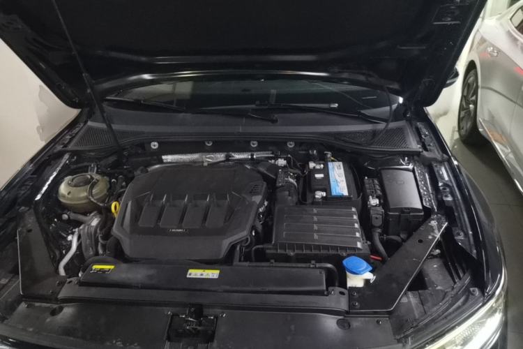 Used Volkswagen Magotan 2020 330TSI DSG Leading Model Engine Bay