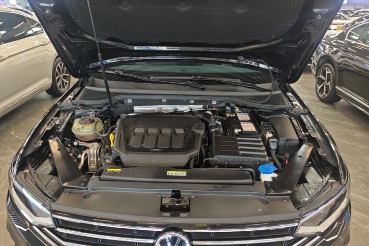Used Volkswagen Magotan 2020 330TSI DSG Leading Model Engine Bay
