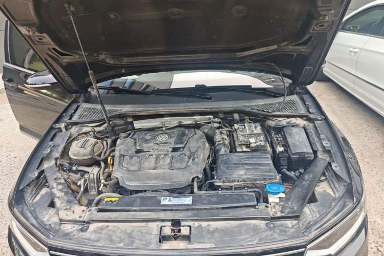 Used Volkswagen Magotan 2020 330TSI DSG Leading Model Engine Bay
