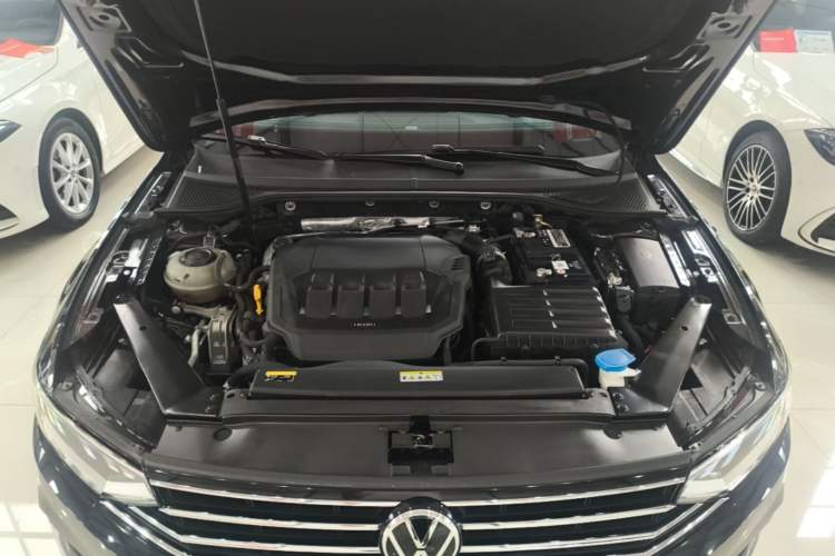 Used Volkswagen Magotan 2020 330TSI DSG Leading Model Engine Bay