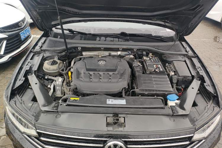 Used Volkswagen Magotan 2020 330TSI DSG Leading Model Engine Bay