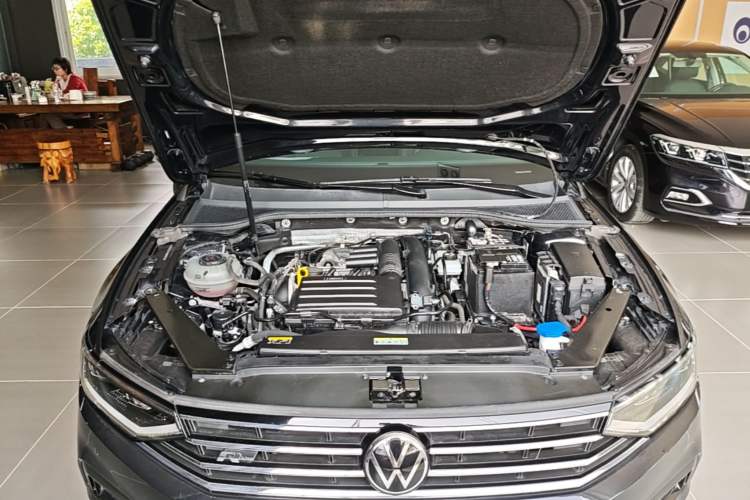Used Volkswagen Magotan 2020 280TSI DSG Comfort Edition Engine Bay