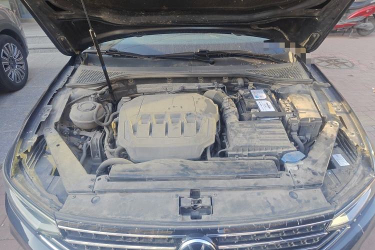Used Volkswagen Magotan 2020 330TSI DSG Leading Model Engine Bay