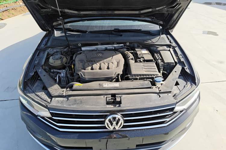 Used Volkswagen Magotan 2020 330TSI DSG Leading Model Engine Bay