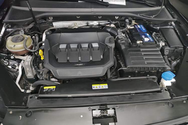 Used Volkswagen Magotan 2020 330TSI DSG Leading Model Engine Bay