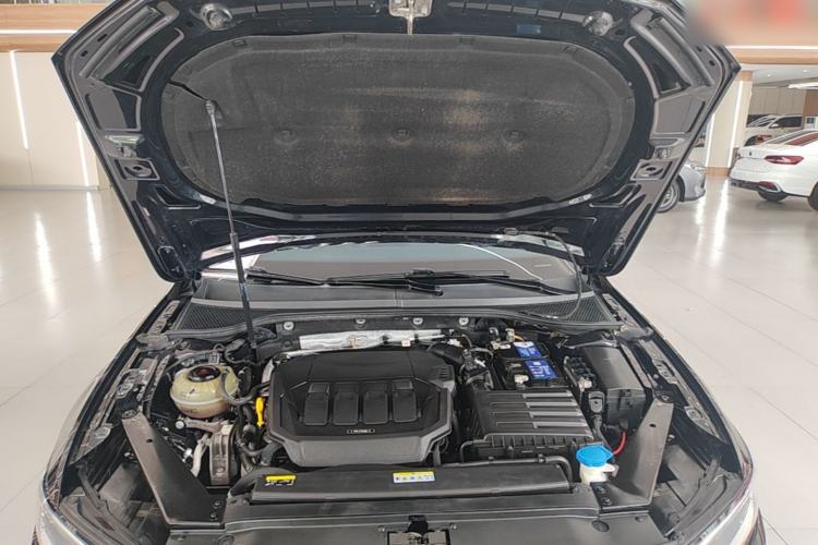 Used Volkswagen Magotan 2020 330TSI DSG Leading Model Engine Bay