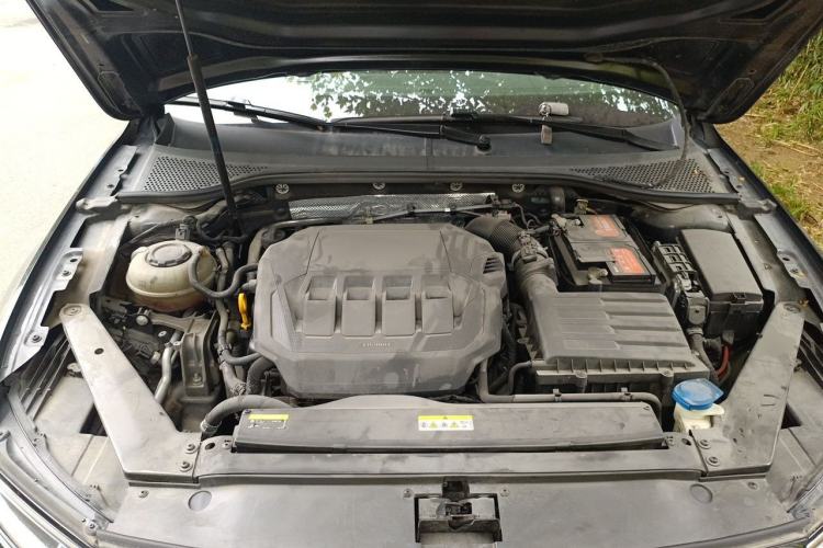 Used Volkswagen Magotan 2020 330TSI DSG Leading Model Engine Bay