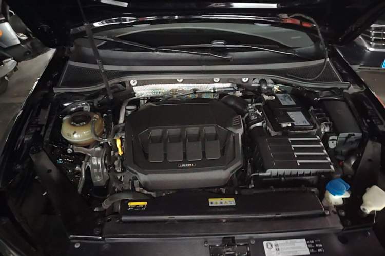 Used Volkswagen Magotan 2020 330TSI DSG Leading Model Engine Bay