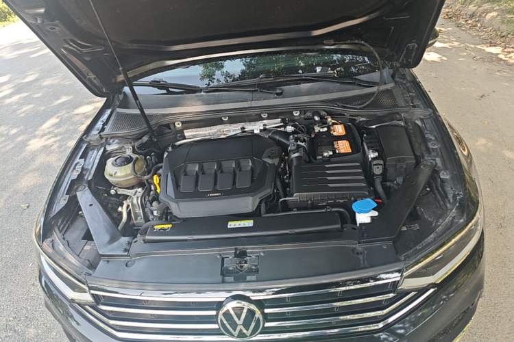 Used Volkswagen Magotan 2020 330TSI DSG Leading Model Engine Bay