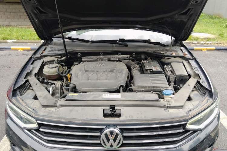 Used Volkswagen Magotan 2020 330TSI DSG Leading Model Engine Bay