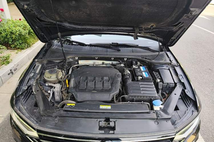 Used Volkswagen Magotan 2020 330TSI DSG Leading Model Engine Bay