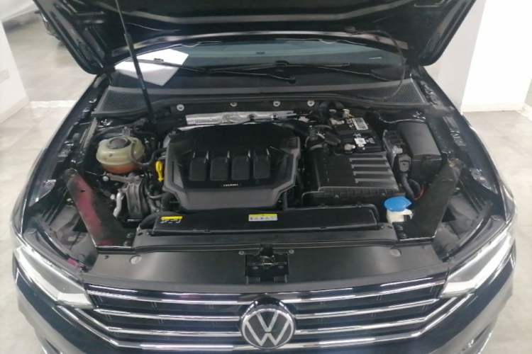 Used Volkswagen Magotan 2020 330TSI DSG Leading Model Engine Bay