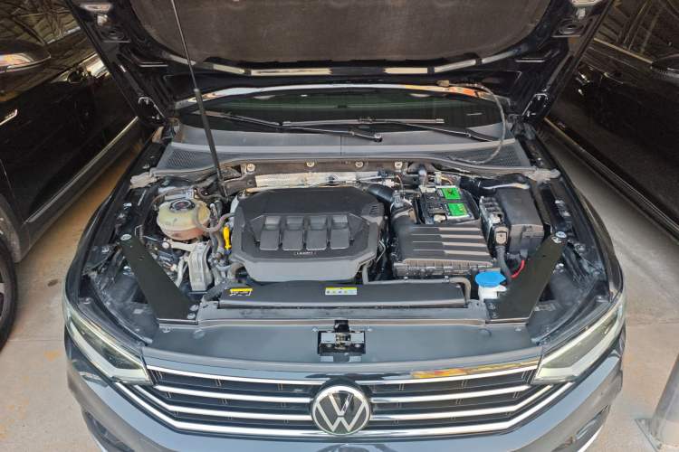 Used Volkswagen Magotan 2020 330TSI DSG Leading Model Engine Bay
