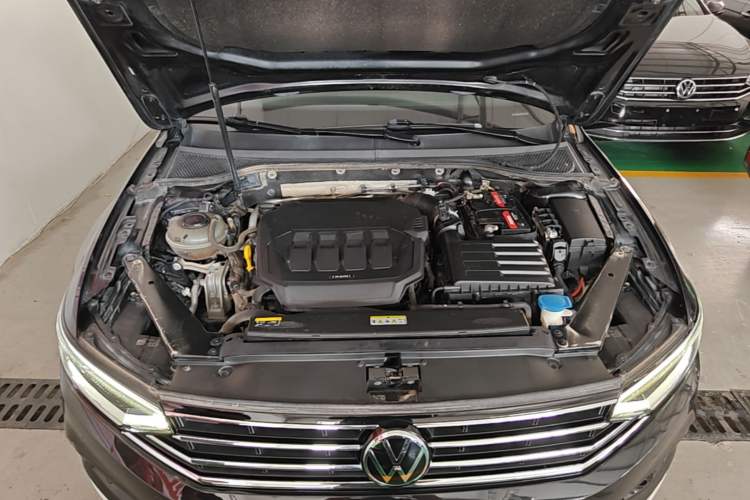 Used Volkswagen Magotan 2020 330TSI DSG Leading Model Engine Bay