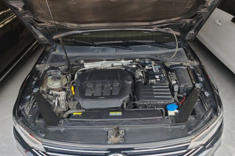 Used Volkswagen Magotan 2020 330TSI DSG Leading Model Engine Bay