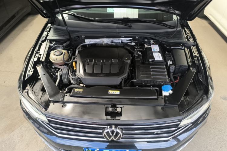 Used Volkswagen Magotan 2020 330TSI DSG Leading Model Engine Bay