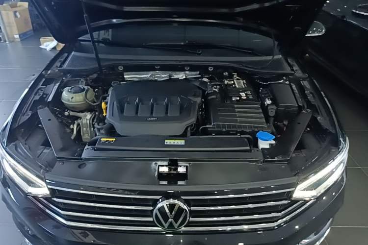 Used Volkswagen Magotan 2020 330TSI DSG Luxury Edition Engine Bay