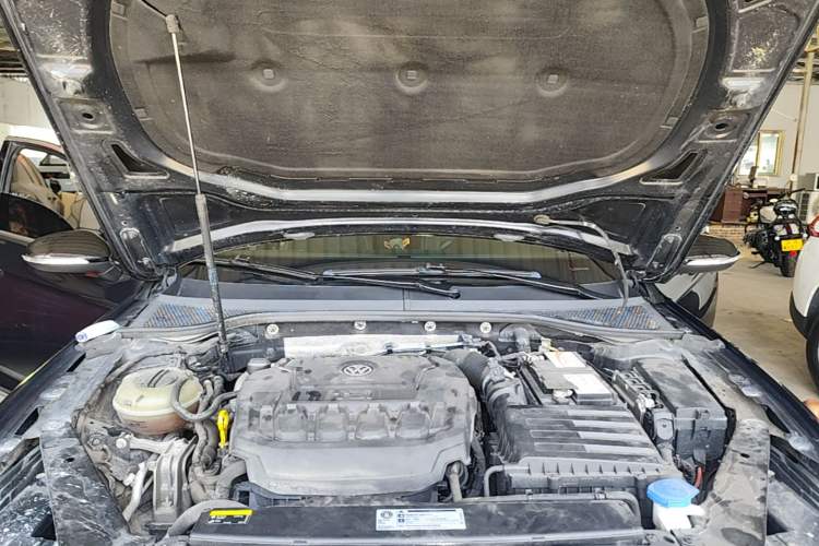 Used Volkswagen Magotan 2020 330TSI DSG Leading Model Engine Bay