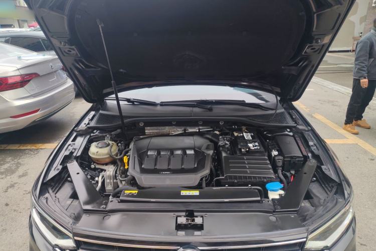 Used Volkswagen Magotan 2020 330TSI DSG Leading Model Engine Bay