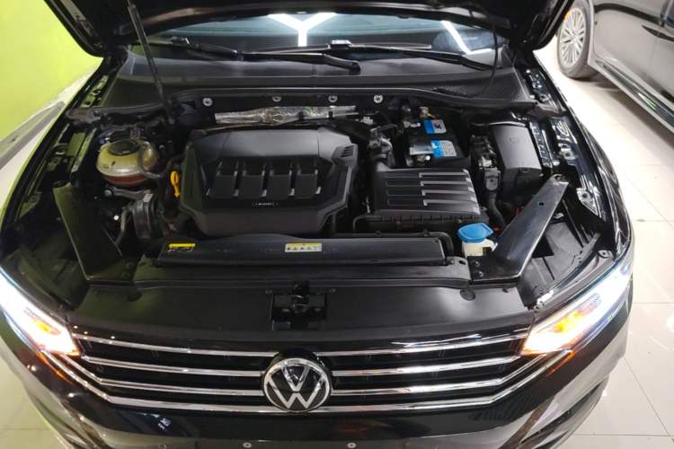 Used Volkswagen Magotan 2020 330TSI DSG Leading Model Engine Bay