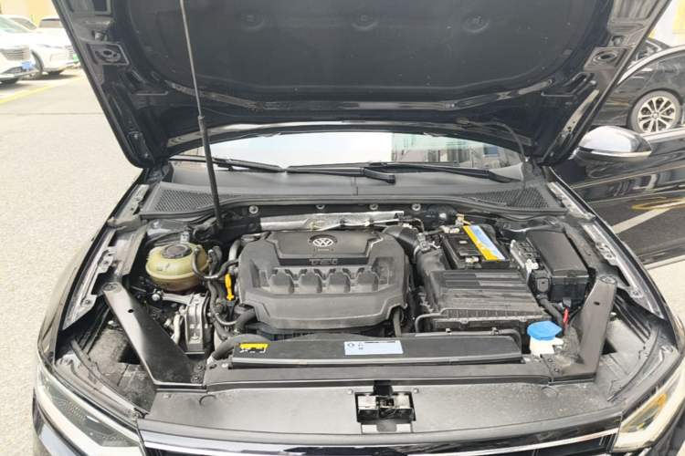 Used Volkswagen Magotan 2020 330TSI DSG Leading Model Engine Bay