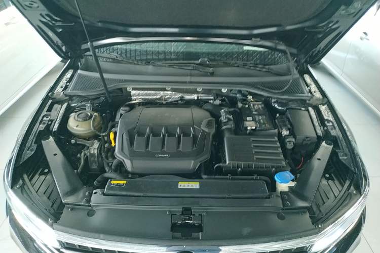 Used Volkswagen Magotan 2020 330TSI DSG Leading Model Engine Bay