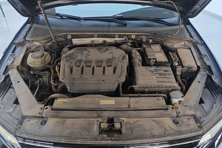 Used Volkswagen Magotan 2020 330TSI DSG Leading Model Engine Bay