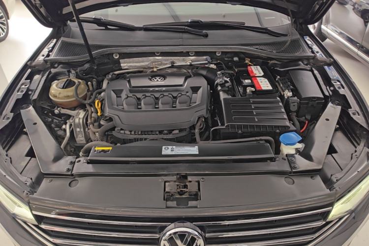 Used Volkswagen Magotan 2020 330TSI DSG Leading Model Engine Bay