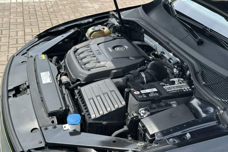 Used Volkswagen Magotan 2020 330TSI DSG Leading Model Engine Bay